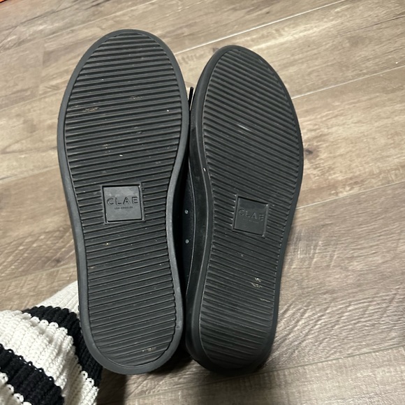 Clae Bradley Essentials Triple Black Leather low top sneaker 8.5 - Picture 7 of 7